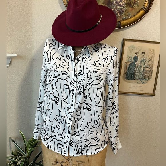 rabbit rose Tops - Rabbit Rose NWT Black White Abstract Face Button Up Blouse sz M Trendy